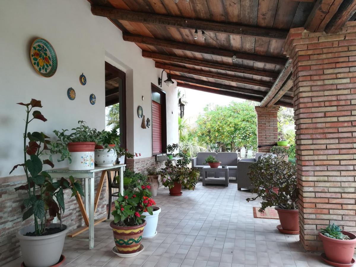 Гостевой дом Poggio Vento Country House Naro Экстерьер фото